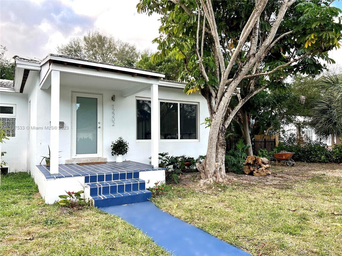 12202 NE 11th Ct Unit 12202, North Miami, FL 33161 Room for Rent in