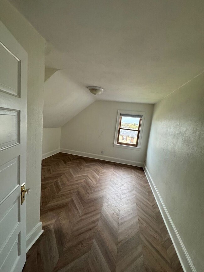 Foto del edificio - 4 Bed/ 1 Bath Home!! Bedroom Rentals for Students 9-10 Month Lease