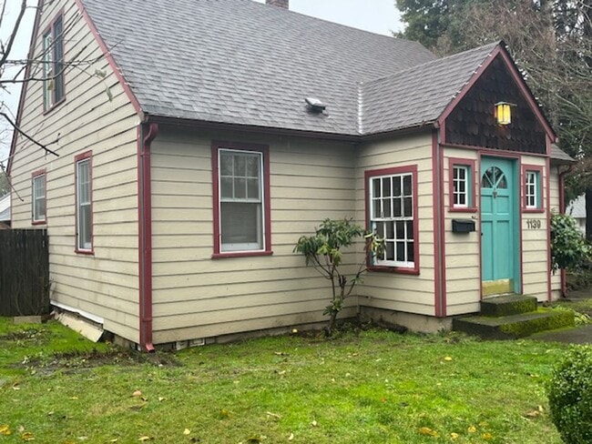 Building Photo - 3 Bedroom 2 Bath McMinnville OR