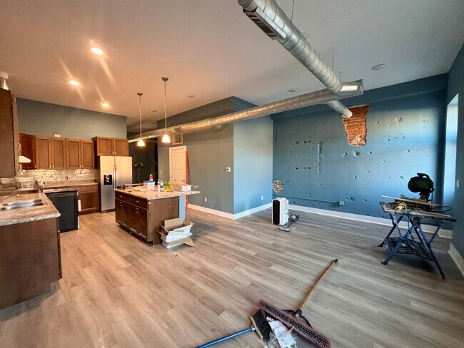 Foto del edificio - 315 E Main St