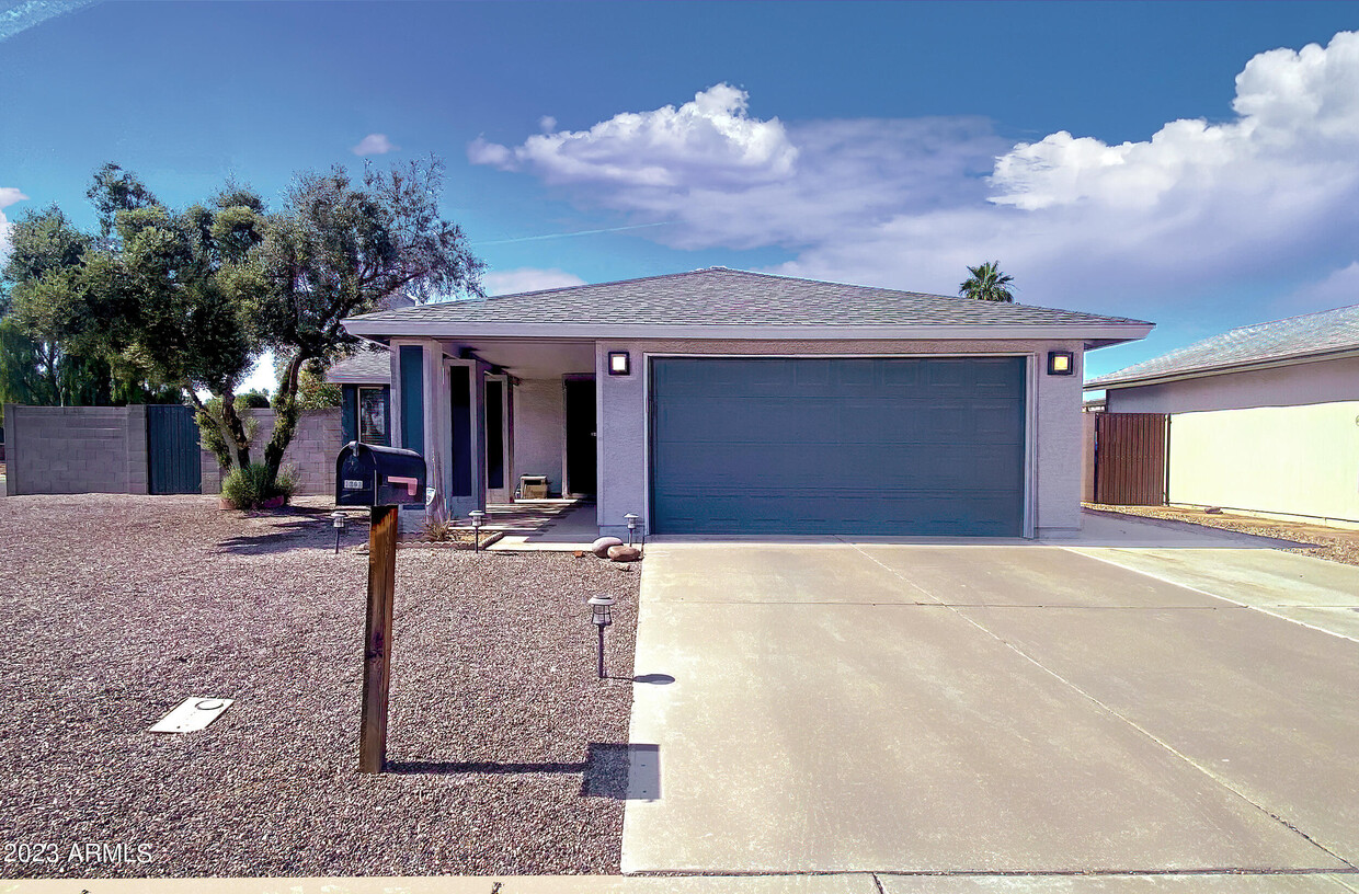 Primary Photo - 1203 W Mariposa St