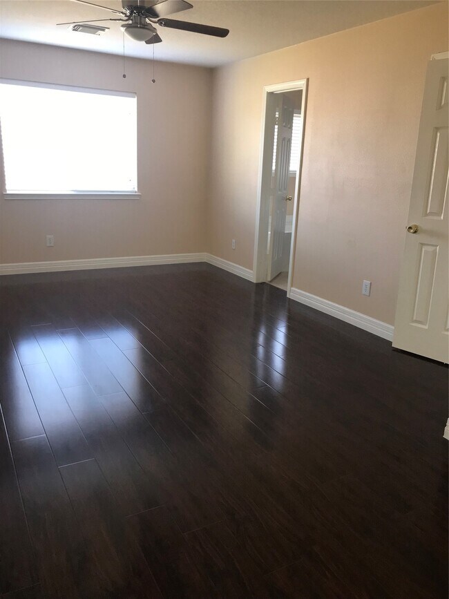 Foto del edificio - 2844 Morningmist Ln