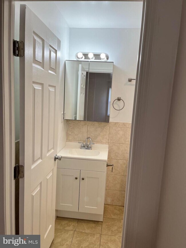 Building Photo - 901 Diamond St