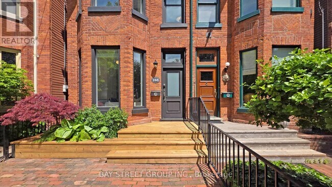 Photo du bâtiment - 168 Macpherson Ave