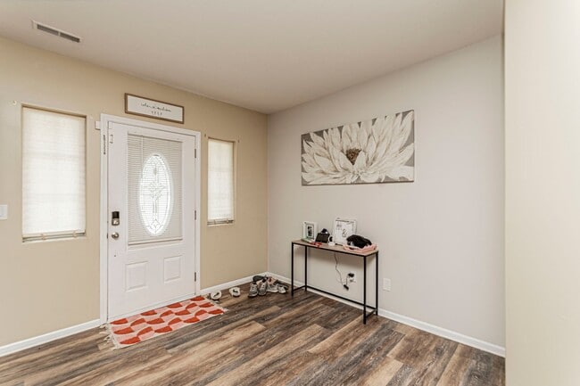 Building Photo - Spacious single family home