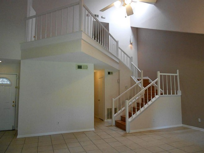 Building Photo - 9400 Doliver Dr