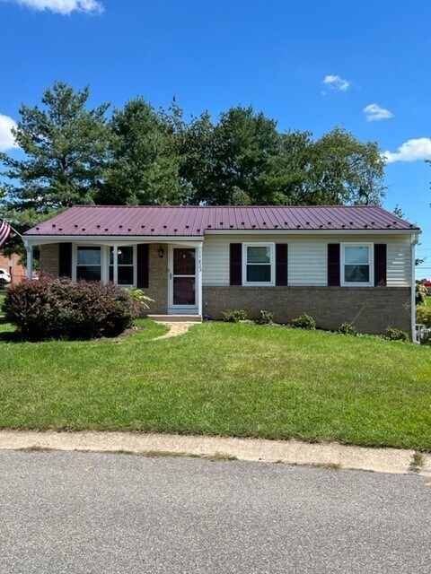 Front - 17823 Woodvale Ct