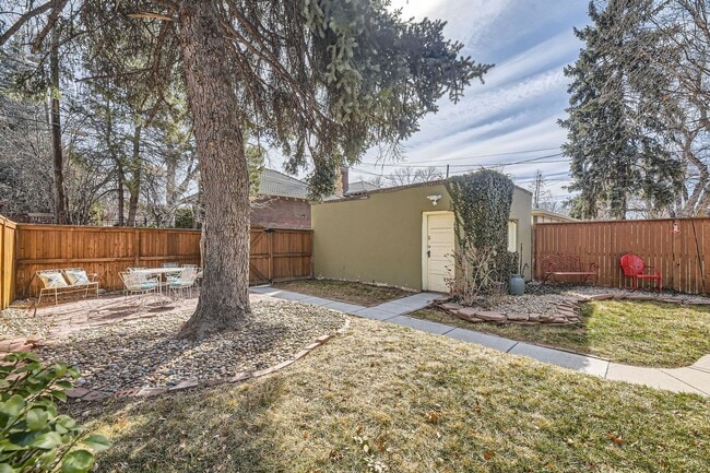 Building Photo - 3 BDR Oasis near Denver Botanic Gardens