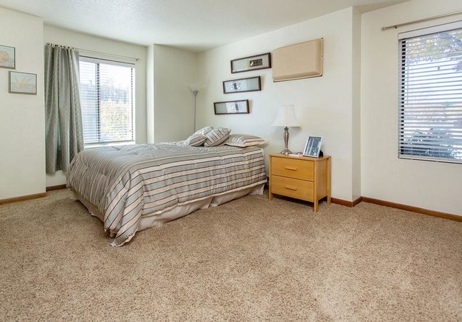 Spacious Bedroom - Bristol Ridge