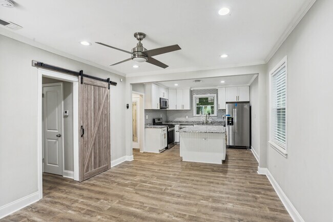 Foto del edificio - 1098 Oak Knoll Ter SE, Atlanta, GA 30315