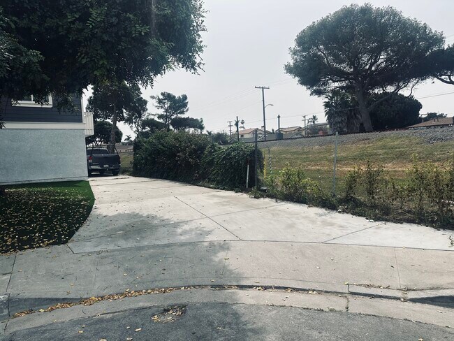 Foto del edificio - 4626 W 166th St