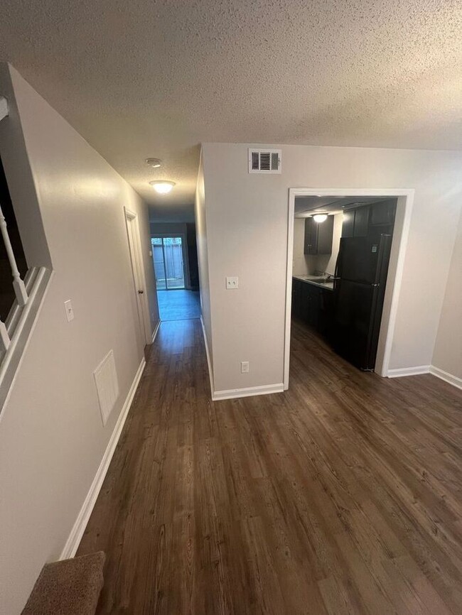 Foto del edificio - Great 2 bedroom Townhome in Peachtree Corn...