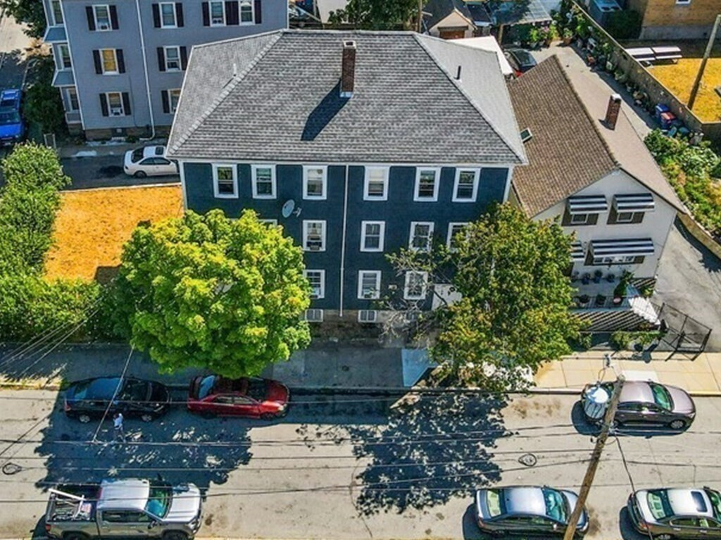 8 Ave Unit 2, New Bedford, MA 02744 Room for Rent in New