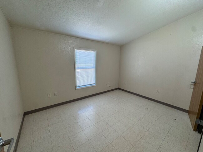 Building Photo - Charming 2-Bed Oasis in Lubbock - Cozy 750 Sq Ft Retreat!