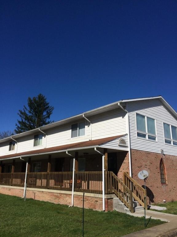 69 Linden Ave Apt 1 Anmoore Wv House For Rent In Clarksburg Wv Apartments Com