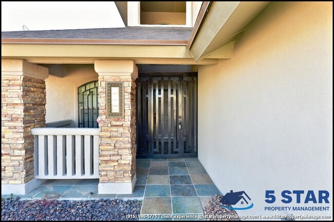 Building Photo - 1416 Stone Canyon Way