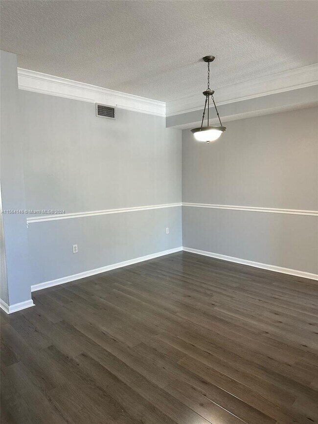 Building Photo - 2010 Alta Meadows Ln