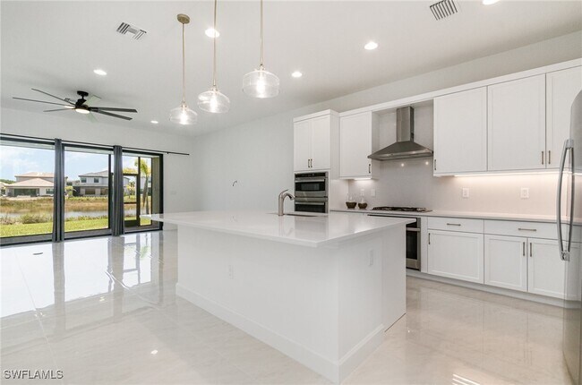 Foto del edificio - 20463 Estero Xing Blvd