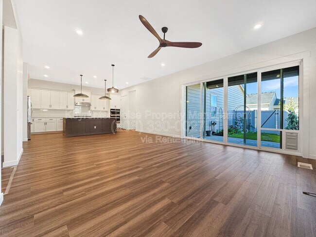 Foto del edificio - 2197 N Leatherwood Ave