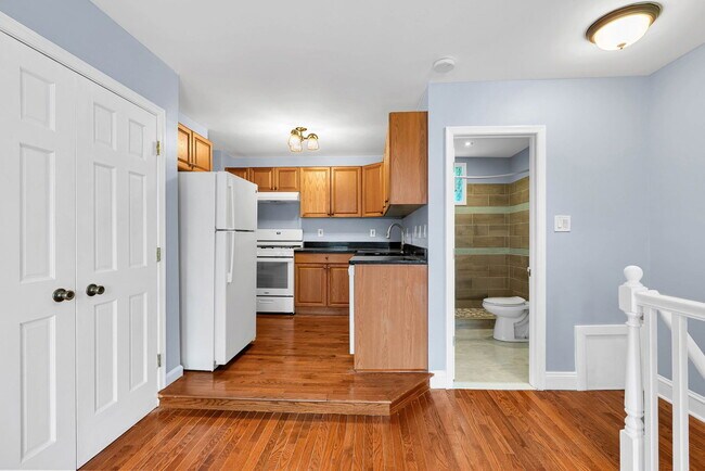 Foto del edificio - 537 E Girard Ave