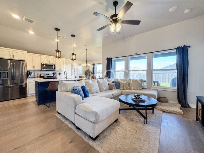 Building Photo - 3-bedroom home with Storm Shelter in Westmoore area