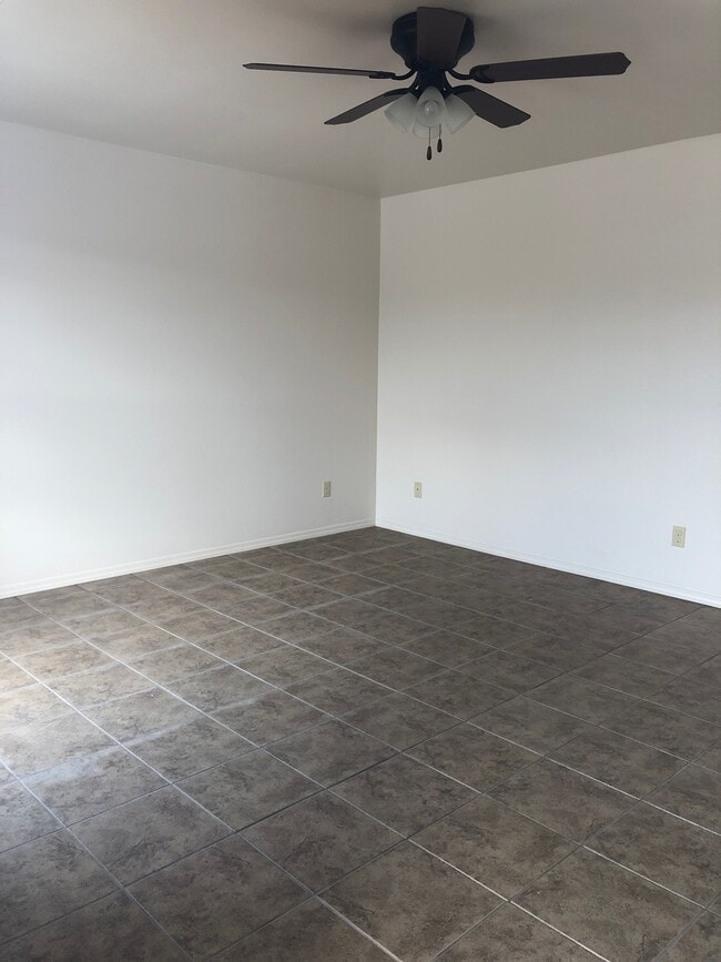 Foto del edificio - 240 Ashley Dr