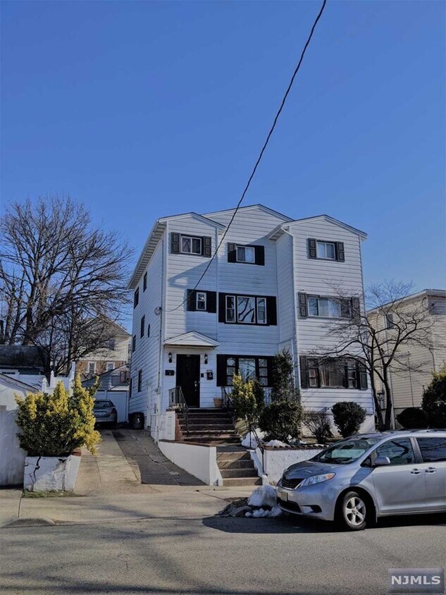 331 Washington St, Carlstadt, NJ 07072 Townhome Rentals in Carlstadt