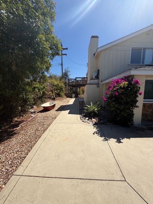 Building Photo - 338 S Melrose Dr
