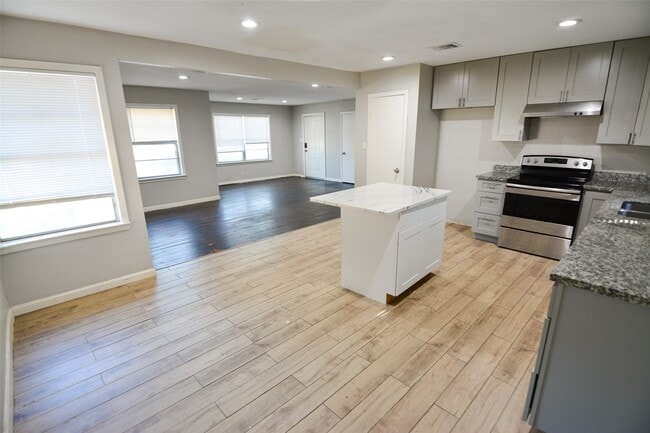 Foto del edificio - 6818 Cherrydale Dr