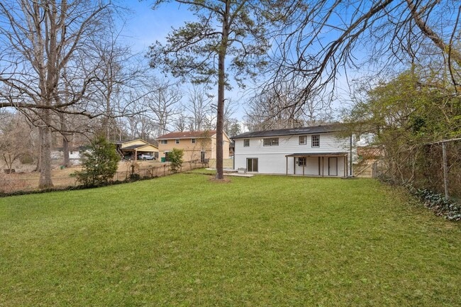 Photo - 2347 Greenway Dr House