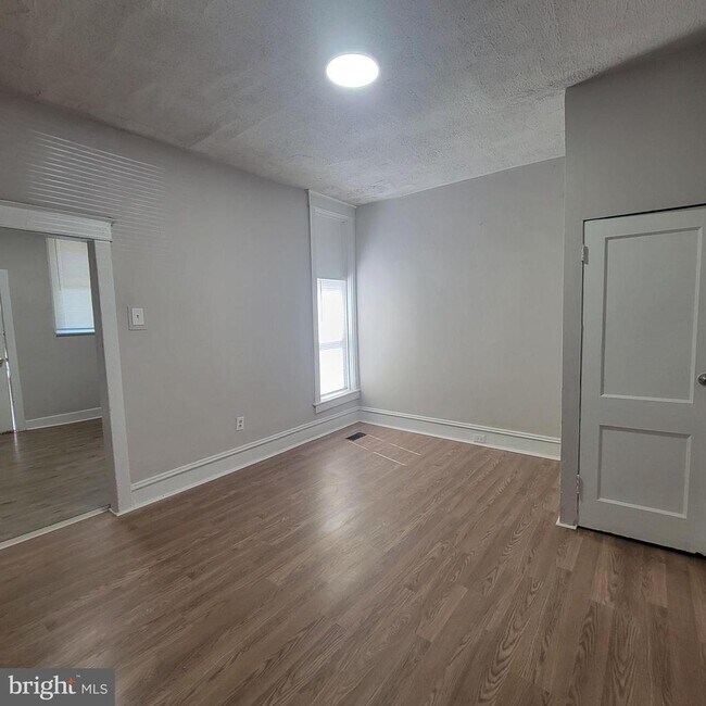 Building Photo - 138 E Albanus St