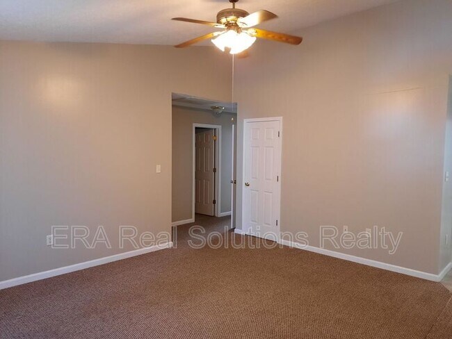 Foto del edificio - 1056 N West St