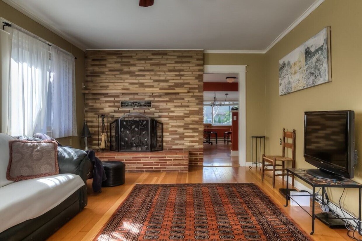 Primary Photo - 228nw11