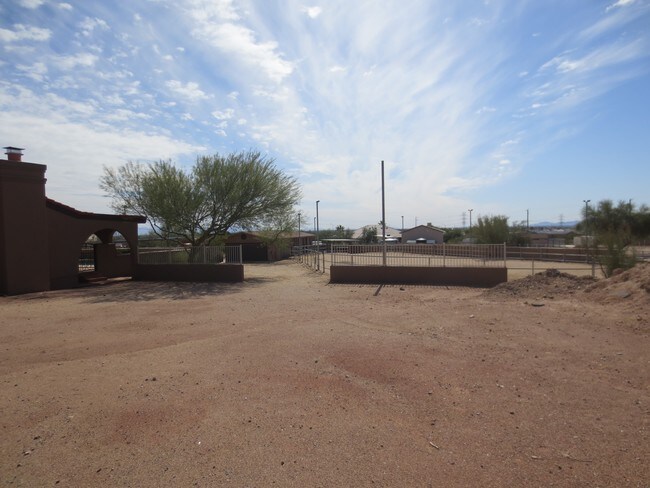 Building Photo - Horse Lovers Dream Property!!!
