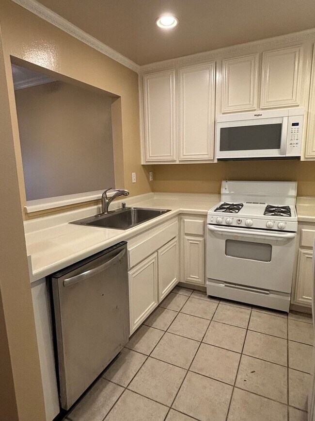 Foto del edificio - Beautiful 2 Bed / 2 Bath Condo for Rent in Long Beach!