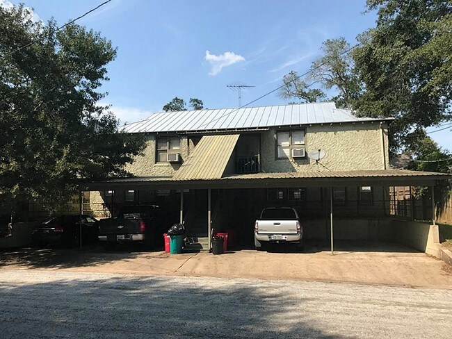 Building Photo - 214 E Hilburn St