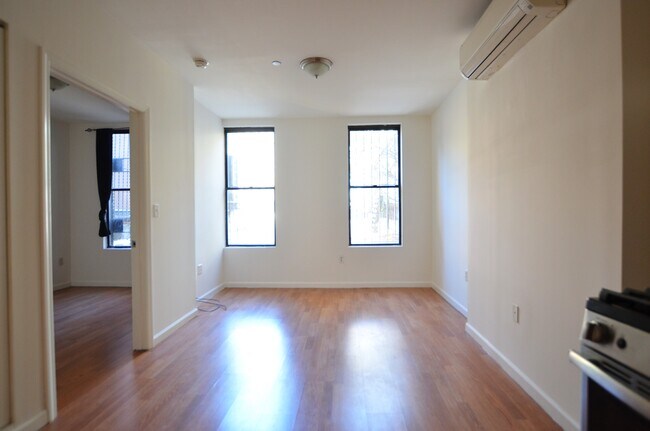 Building Photo - 261 W 126th St