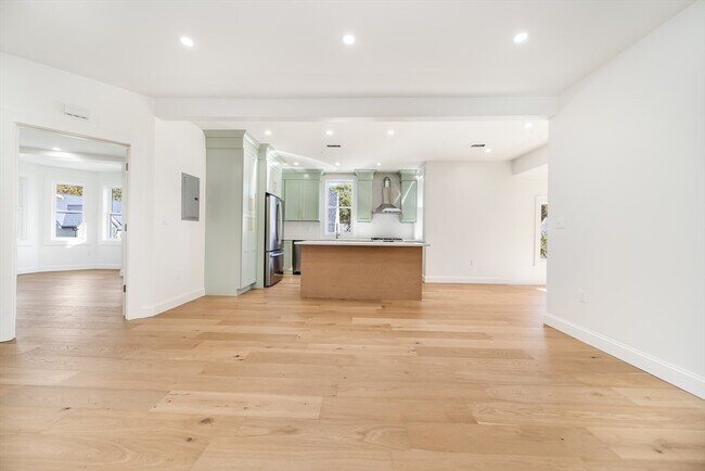 Building Photo - 9-11 Knollin St