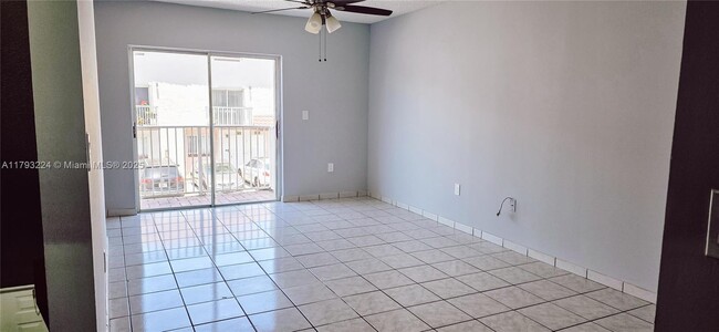 Foto del edificio - 1100 SW 104th Ct