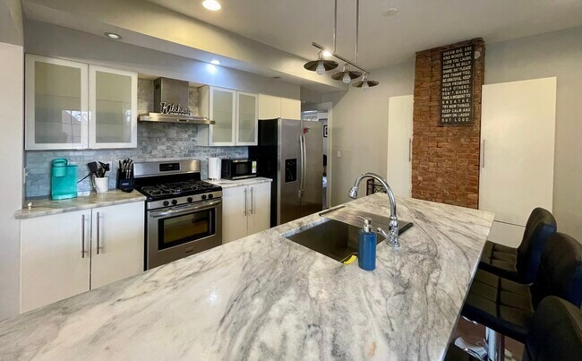 Foto del edificio - 108 Ferris Pl