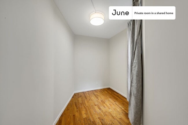 Foto del edificio - Room in Shared 3 bed/1 bath home