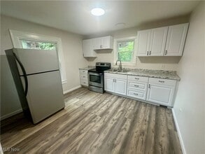 Building Photo - 833 Work Dr