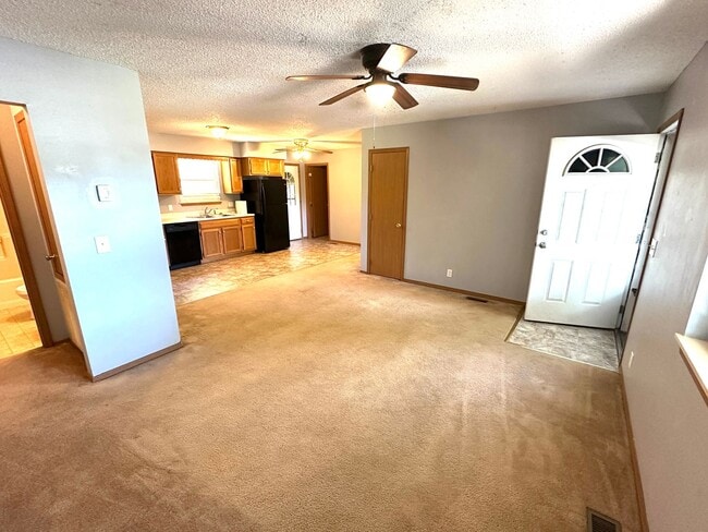 Building Photo - For Lease: 3 Bed, 2 Bath Central Joplin-$1200