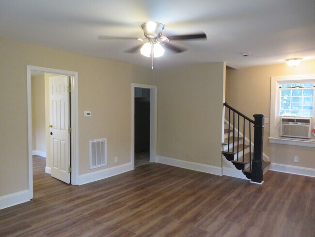 Foto del edificio - Newly renovated and updated home in Historic Petersburg.