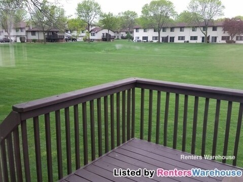 Building Photo - 8761 N Maplebrook Cir