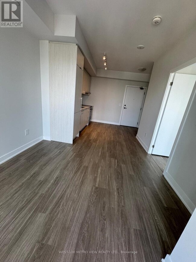 Photo du bâtiment - 430-3430 Square One Dr