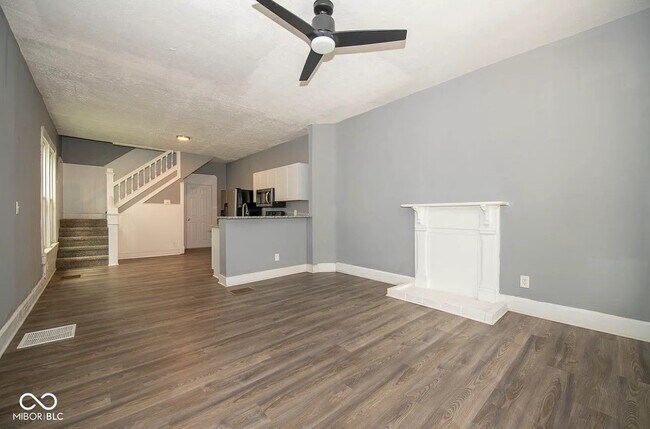 Building Photo - 246 N Beville Ave