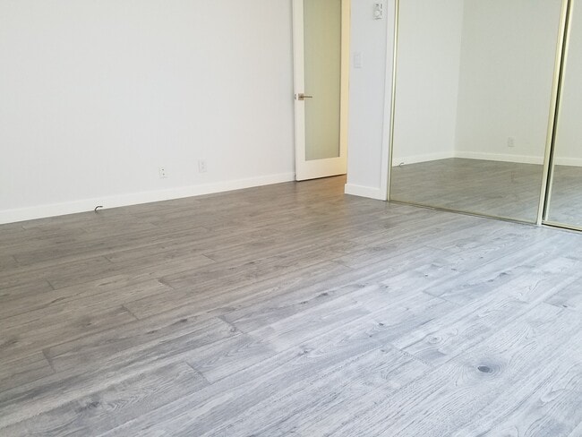 Gray Wood flooring - 11946 Dorothy St