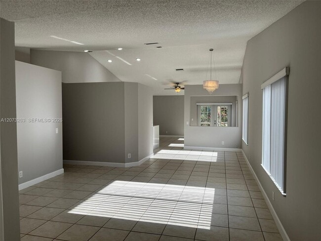 Building Photo - 1542 Presidio Dr