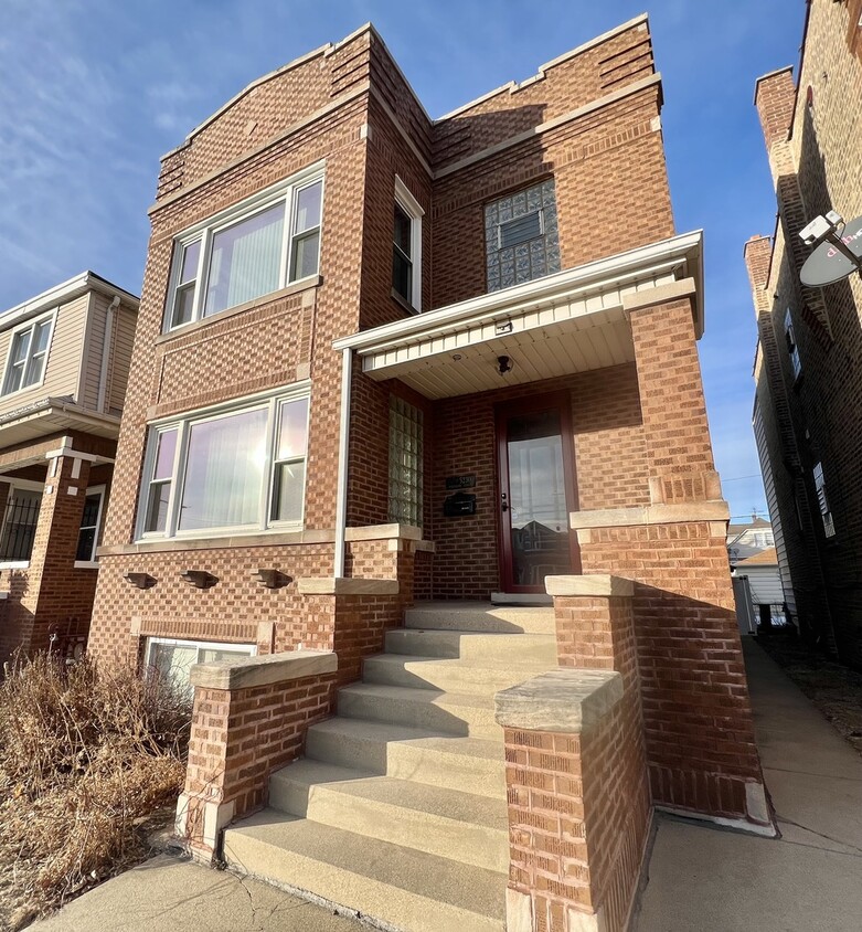 5230 W Henderson St Unit 1, Chicago, IL 60641 Apartment for Rent in Chicago, IL